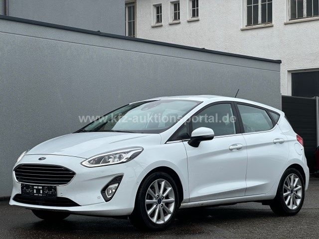 Ford Fiesta Titanium Automatik PDC Kamera 8 Fach Bereift