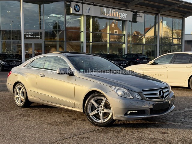 Mercedes-Benz E 500 Coupe Navi Kamera Pano Xenon Tempomat 8 Fach Bereift